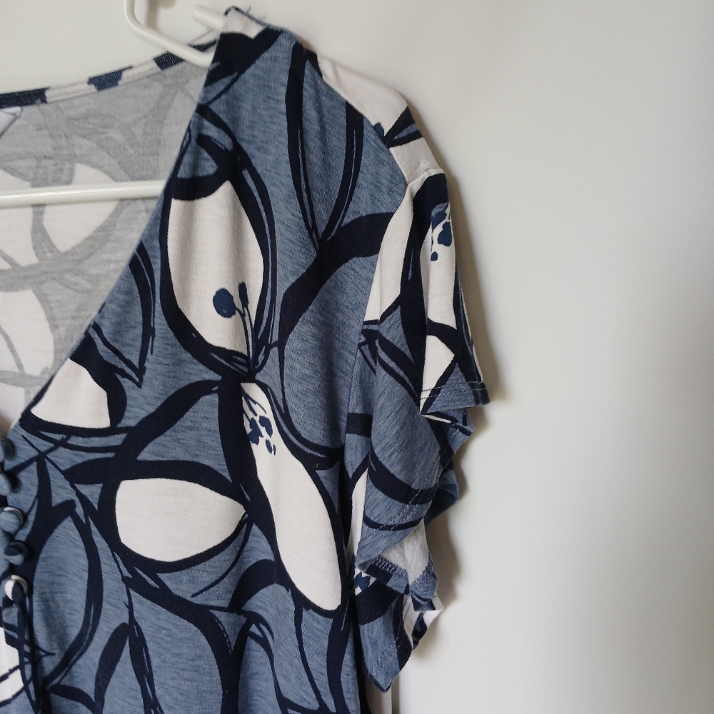 Liz Claiborne Womens Cap Sleeve Floral Print Top XL Blue/Black/White - Picture 3 of 8
